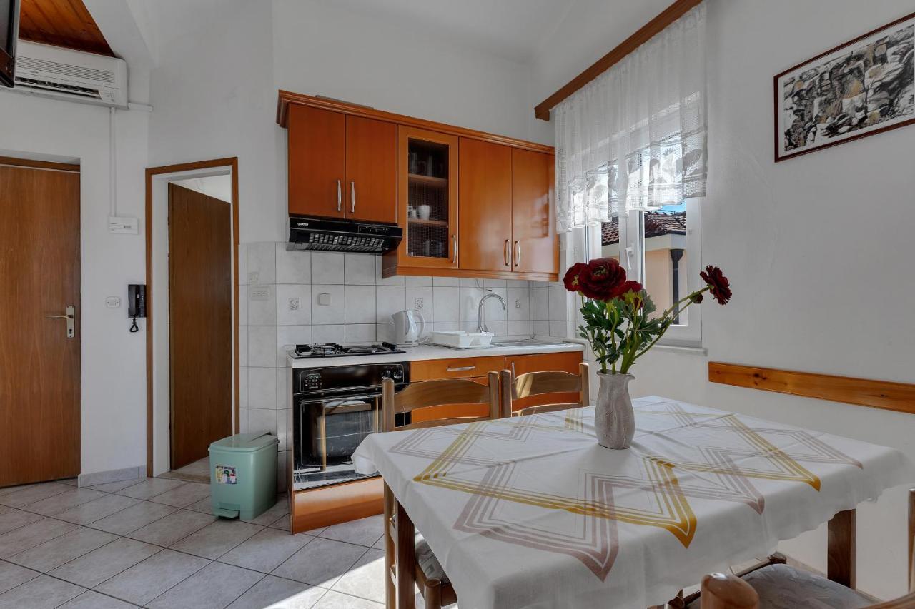 Apartments Tihomir Musac Omiš Exterior foto